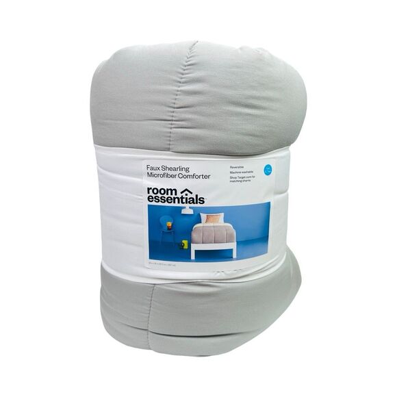 Room Essentials Reversible Faux Shearling Microfiber Comforter - Twin / Twin XL - Picture 1 of 3